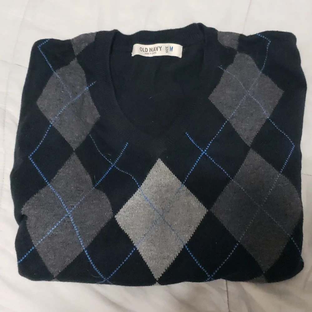 Old Navy Argyle V-Neck Sweater - Picture 3 of 4